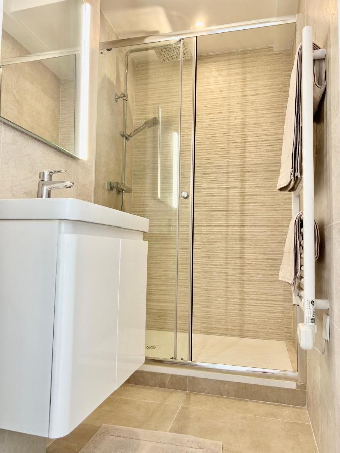 Seaviews By Jenni Menton, La Suite, Superbe Front De Mer, Top Emplacement Avec Terrasse Et Parking! Extérieur photo