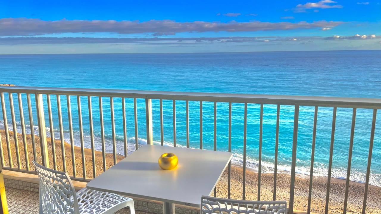 Seaviews By Jenni Menton, La Suite, Superbe Front De Mer, Top Emplacement Avec Terrasse Et Parking! Extérieur photo