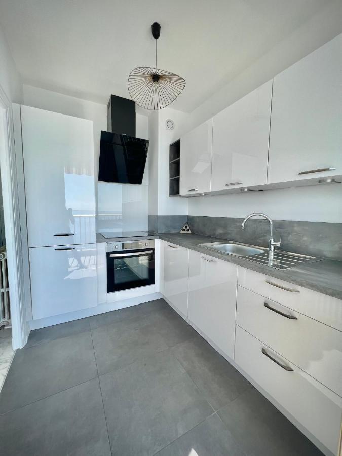 Seaviews By Jenni Menton, La Suite, Superbe Front De Mer, Top Emplacement Avec Terrasse Et Parking! Extérieur photo