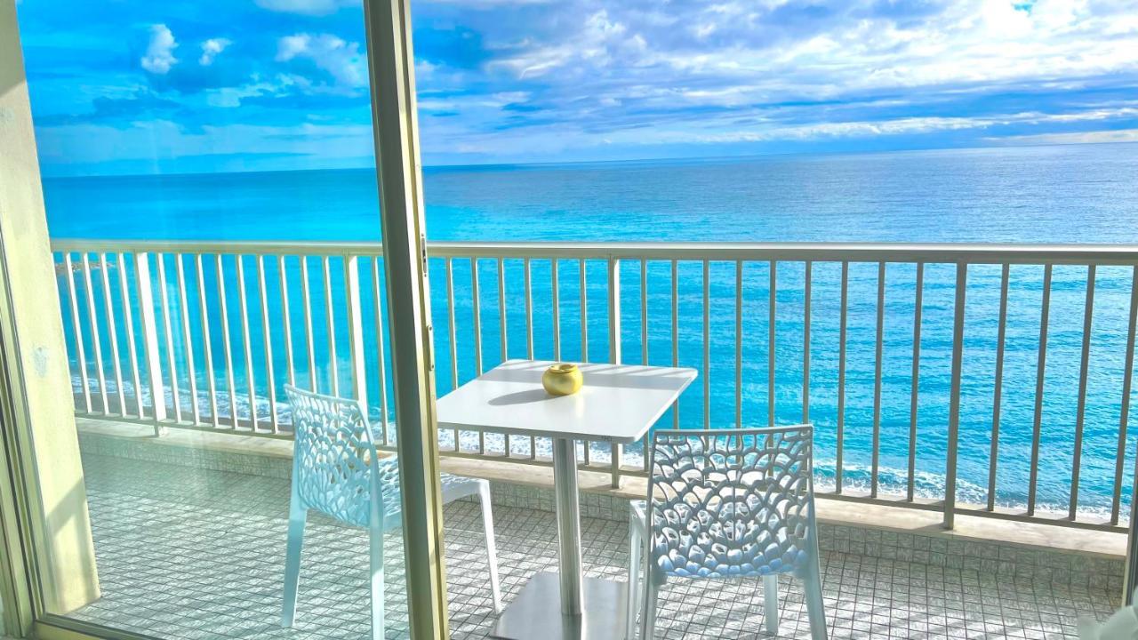 Seaviews By Jenni Menton, La Suite, Superbe Front De Mer, Top Emplacement Avec Terrasse Et Parking! Extérieur photo