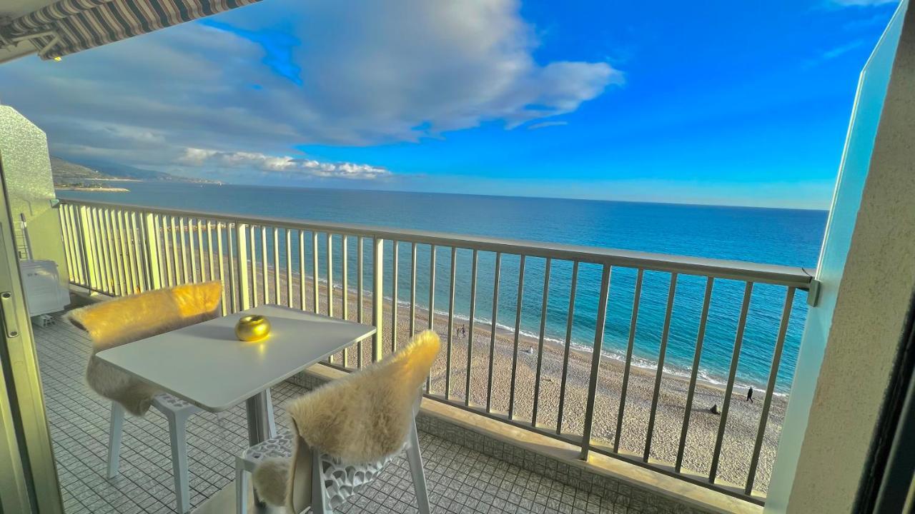 Seaviews By Jenni Menton, La Suite, Superbe Front De Mer, Top Emplacement Avec Terrasse Et Parking! Extérieur photo
