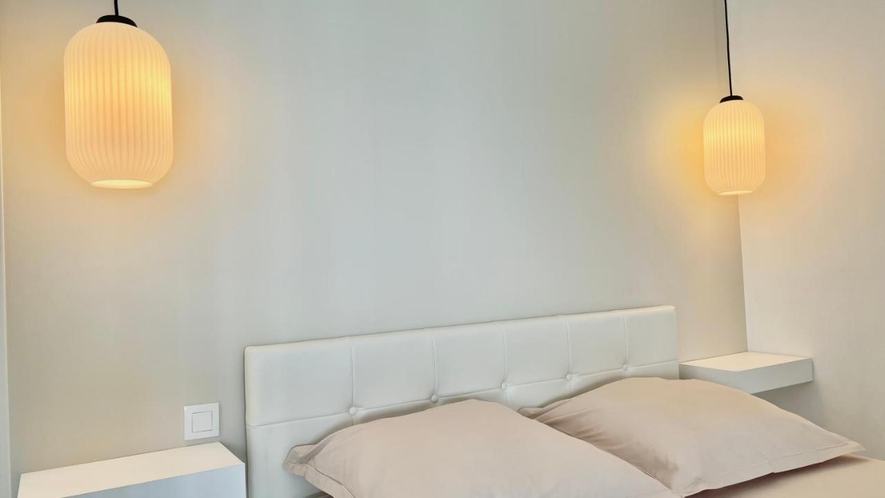 Seaviews By Jenni Menton, La Suite, Superbe Front De Mer, Top Emplacement Avec Terrasse Et Parking! Extérieur photo