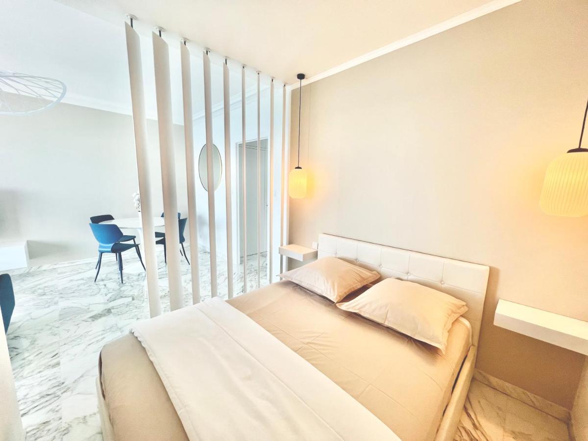 Seaviews By Jenni Menton, La Suite, Superbe Front De Mer, Top Emplacement Avec Terrasse Et Parking! Extérieur photo
