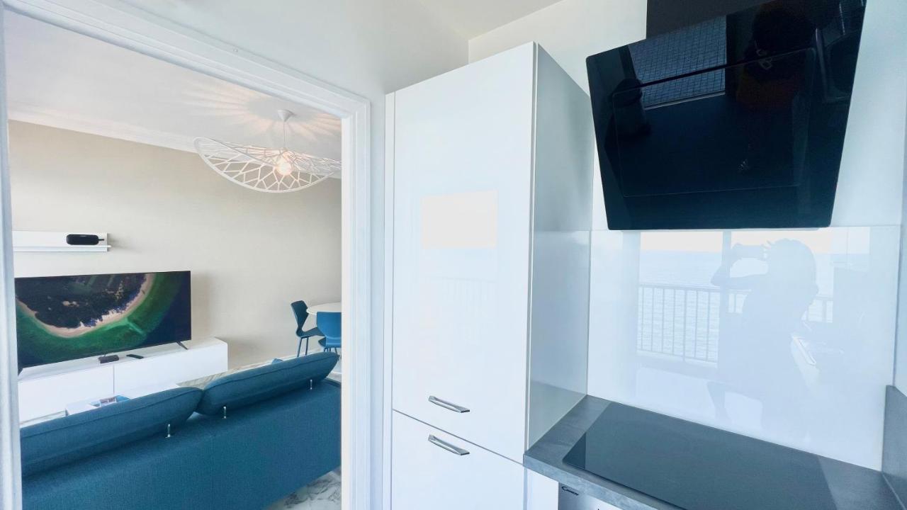 Seaviews By Jenni Menton, La Suite, Superbe Front De Mer, Top Emplacement Avec Terrasse Et Parking! Extérieur photo
